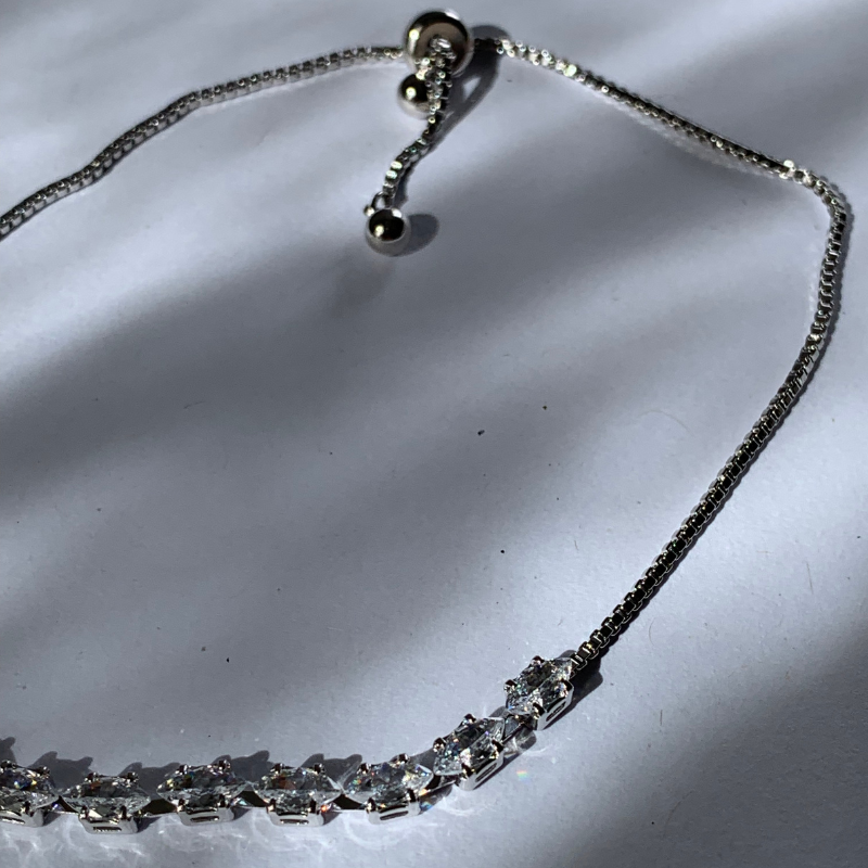 Pulseira com Cristais Navete e Fecho Shambala